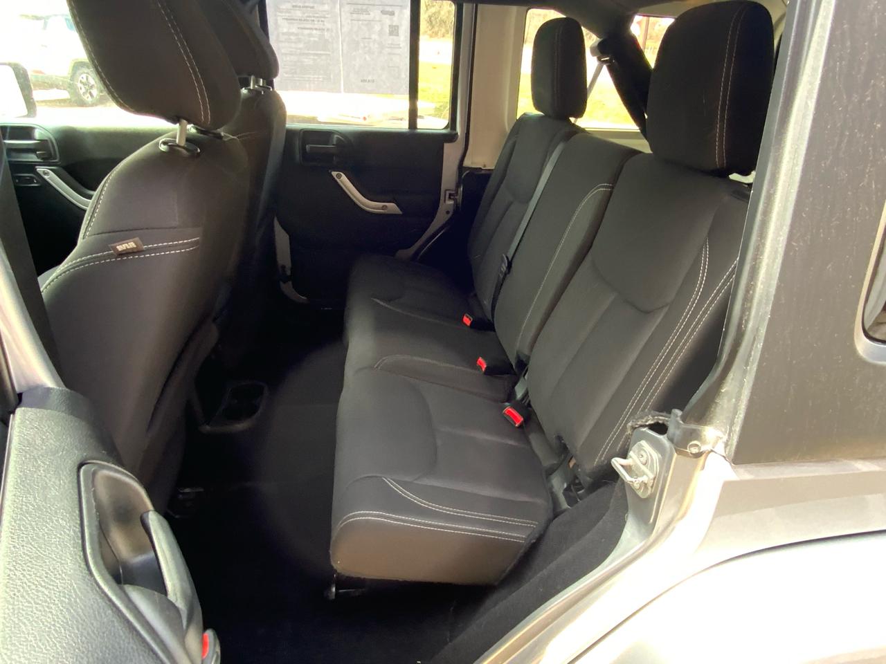 Jeep Wrangler Unlimited Sahara 4WD 2017