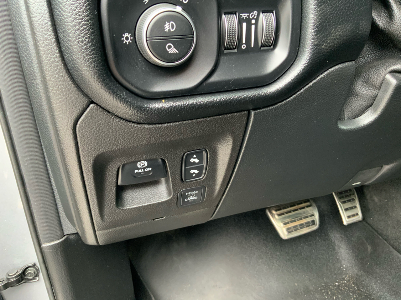 RAM 1500 Sport Crew Cab SB 4WD 2022