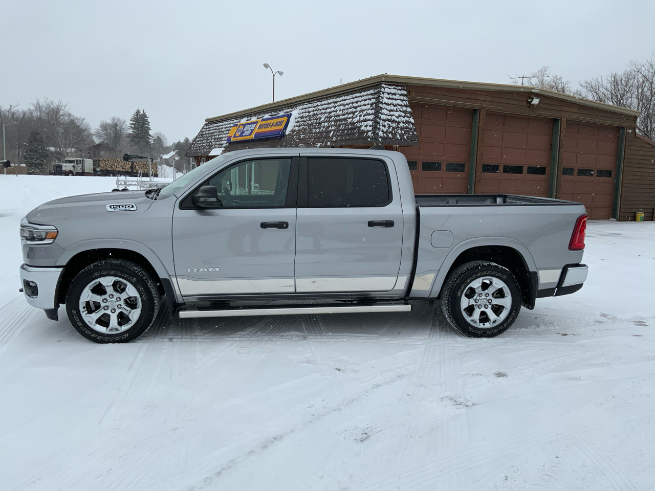 RAM 1500 Big Horn Crew Cab SWB 4WD 2025
