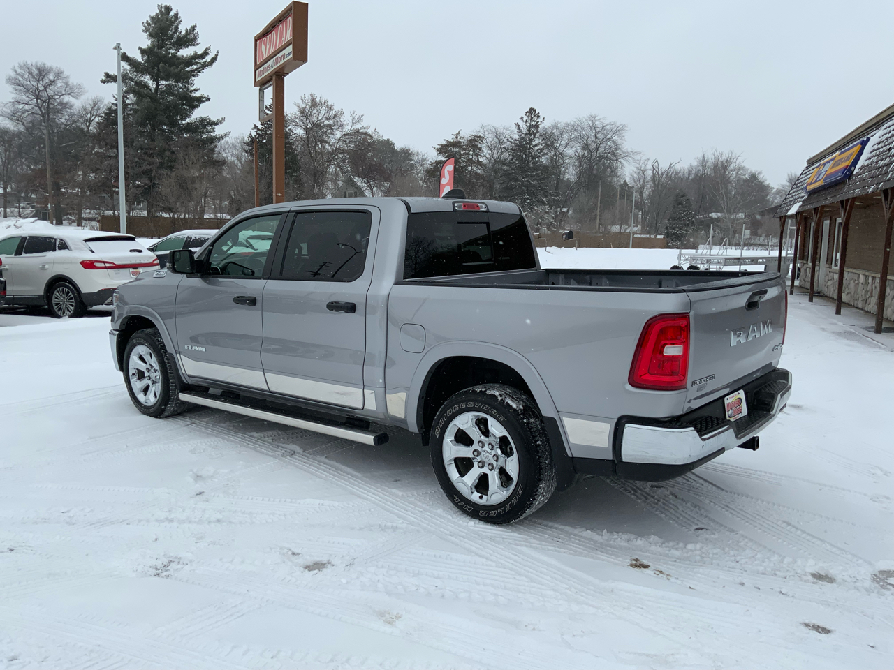 RAM 1500 Big Horn Crew Cab SWB 4WD 2025