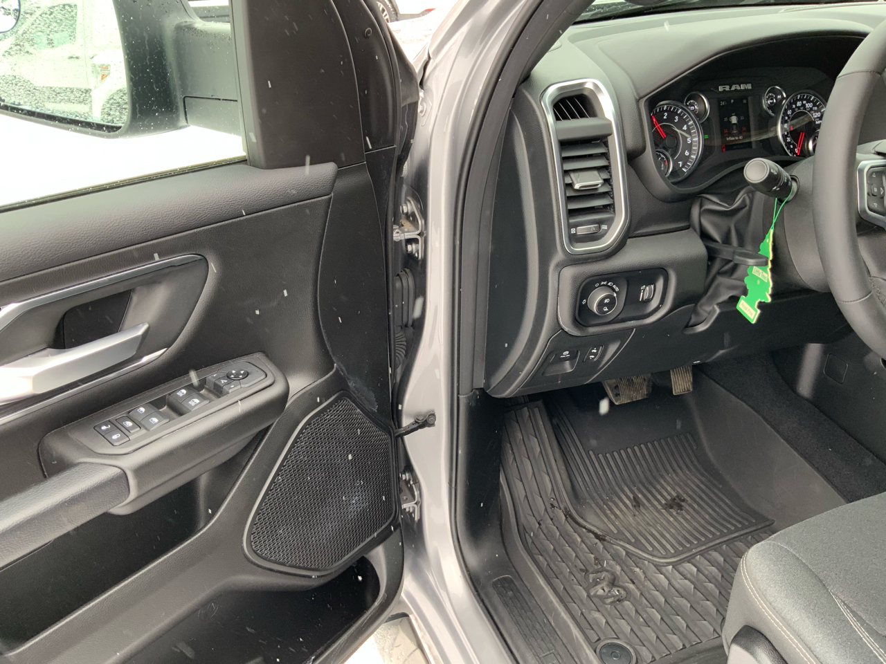 RAM 1500 Big Horn Crew Cab SWB 4WD 2025