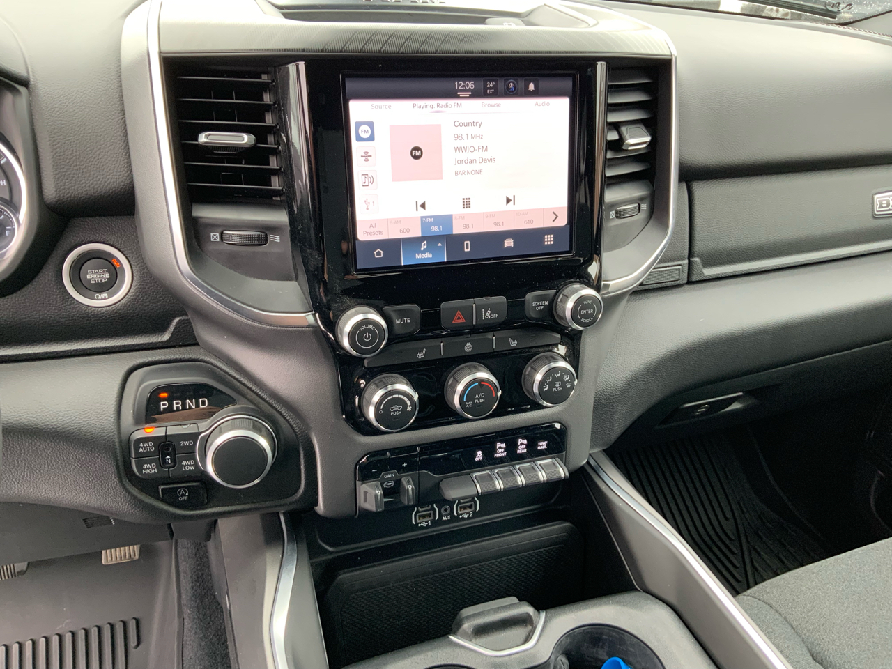 RAM 1500 Big Horn Crew Cab SWB 4WD 2025