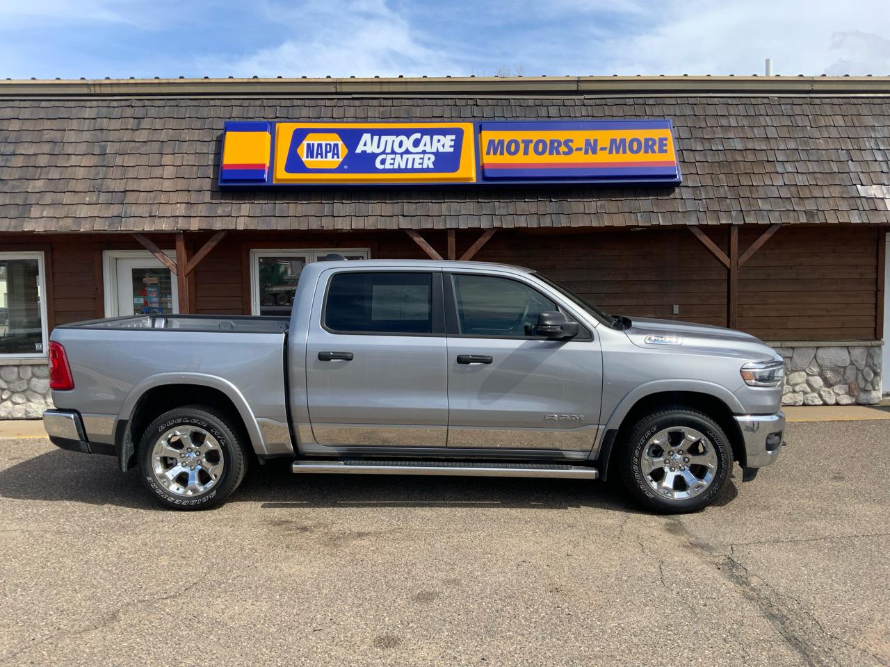 RAM 1500 Big Horn Crew Cab SWB 4WD 2025