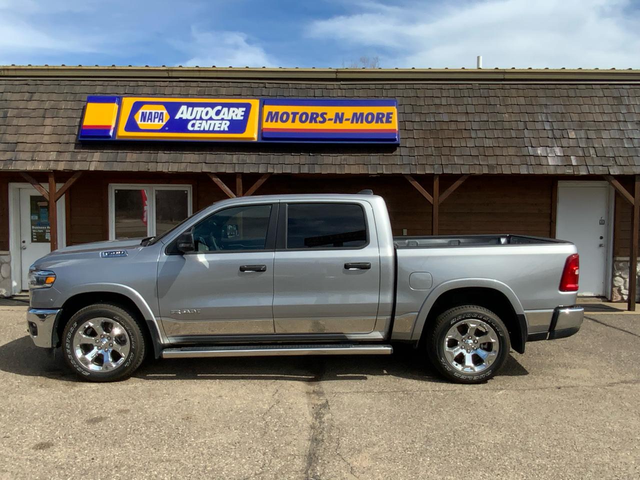 RAM 1500 Big Horn Crew Cab SWB 4WD 2025