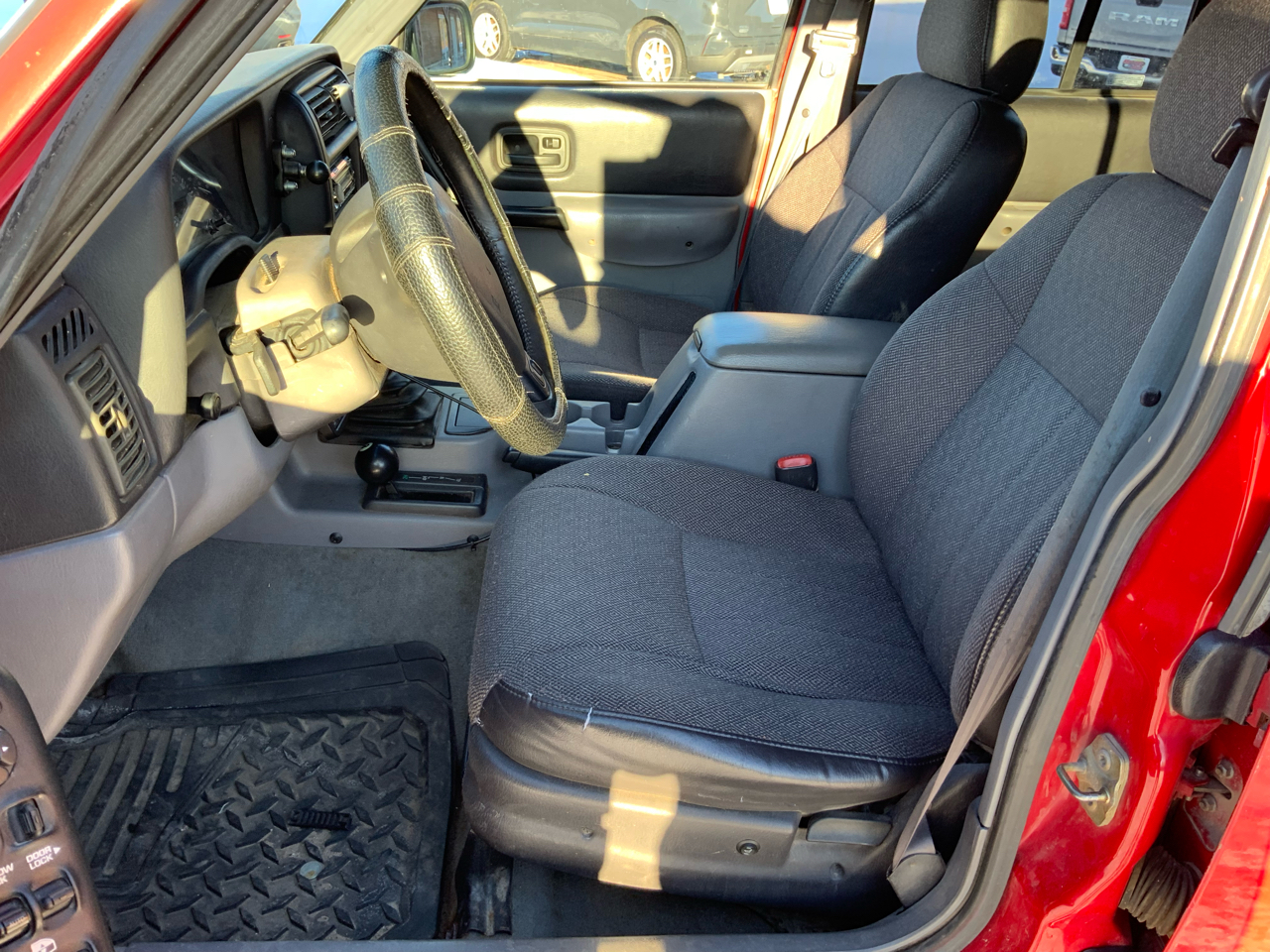 Jeep Cherokee Sport 4-Door 4WD 1997