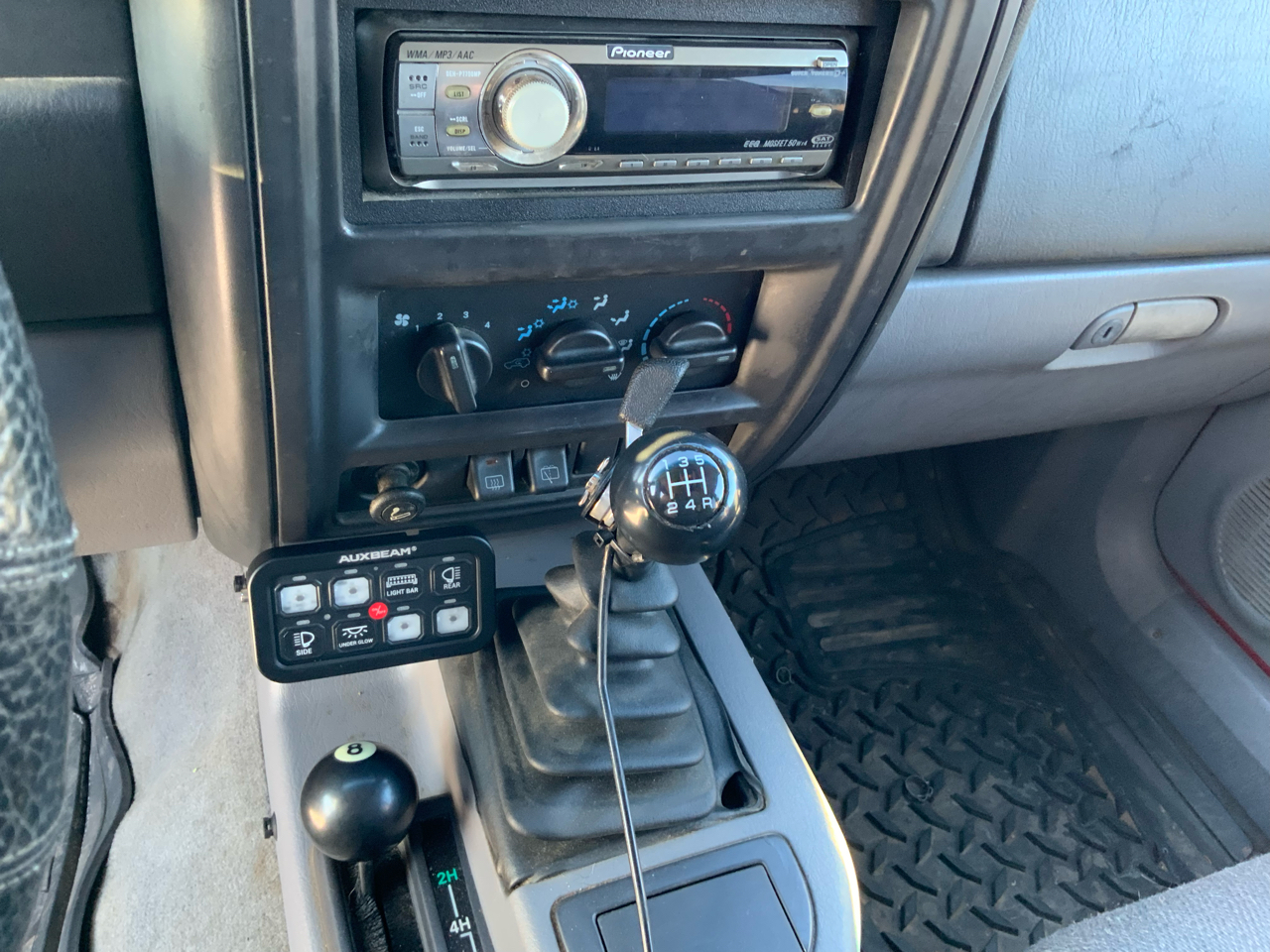 Jeep Cherokee Sport 4-Door 4WD 1997