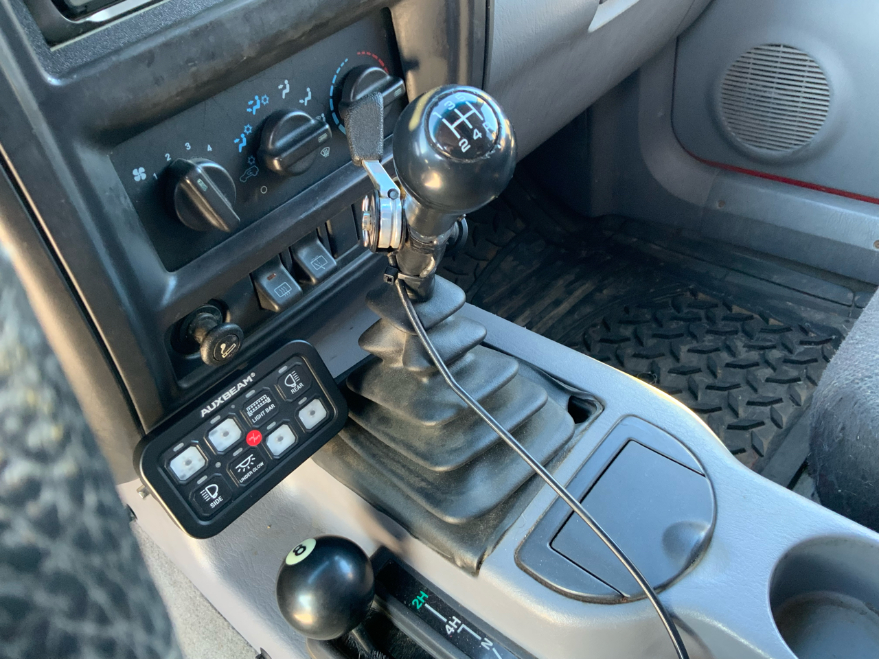 Jeep Cherokee Sport 4-Door 4WD 1997