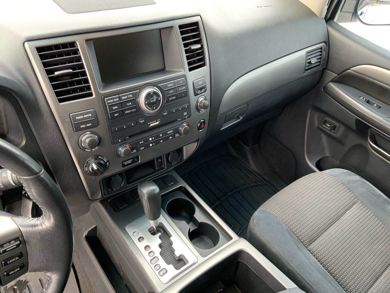 Nissan Armada SE 4WD 2010