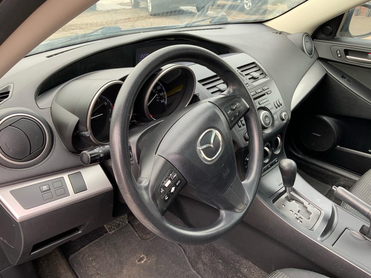 Mazda MAZDA3 i Touring 4-door 2012