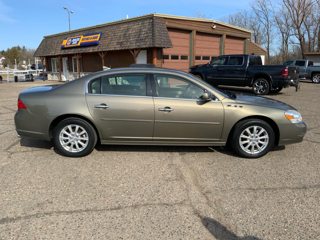 Buick Lucerne CXL 2011