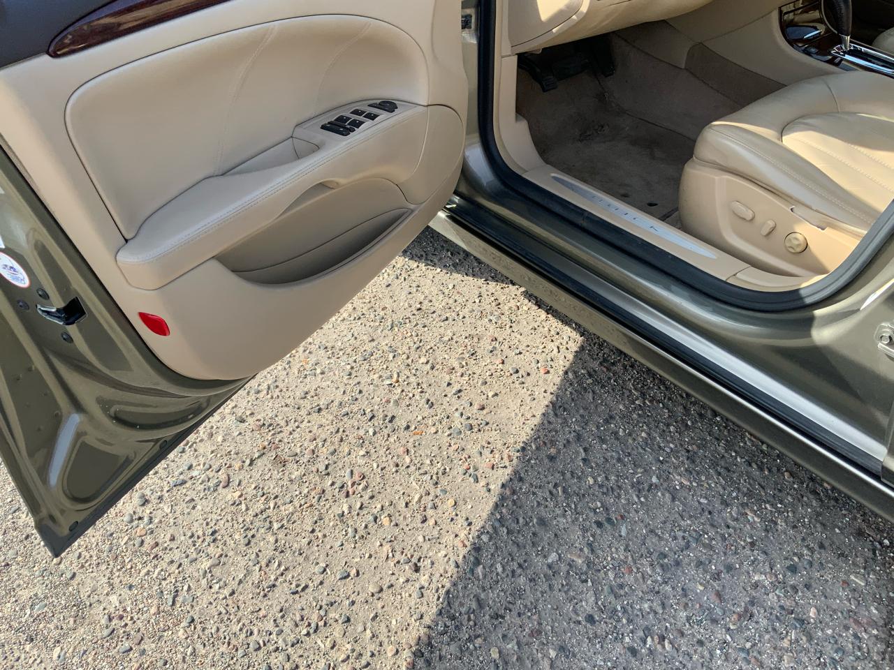 Buick Lucerne CXL 2011