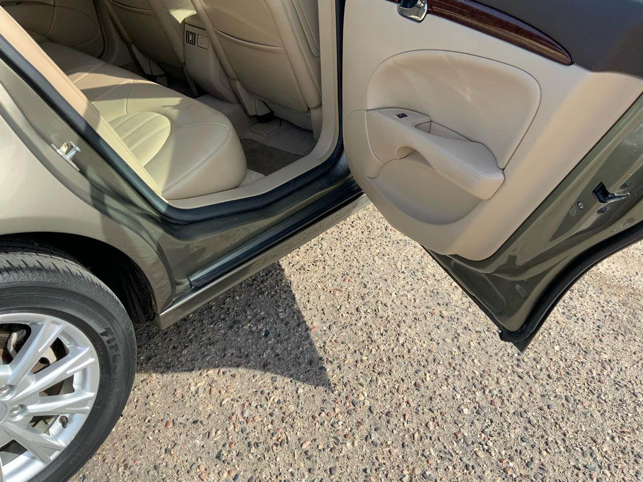 Buick Lucerne CXL 2011