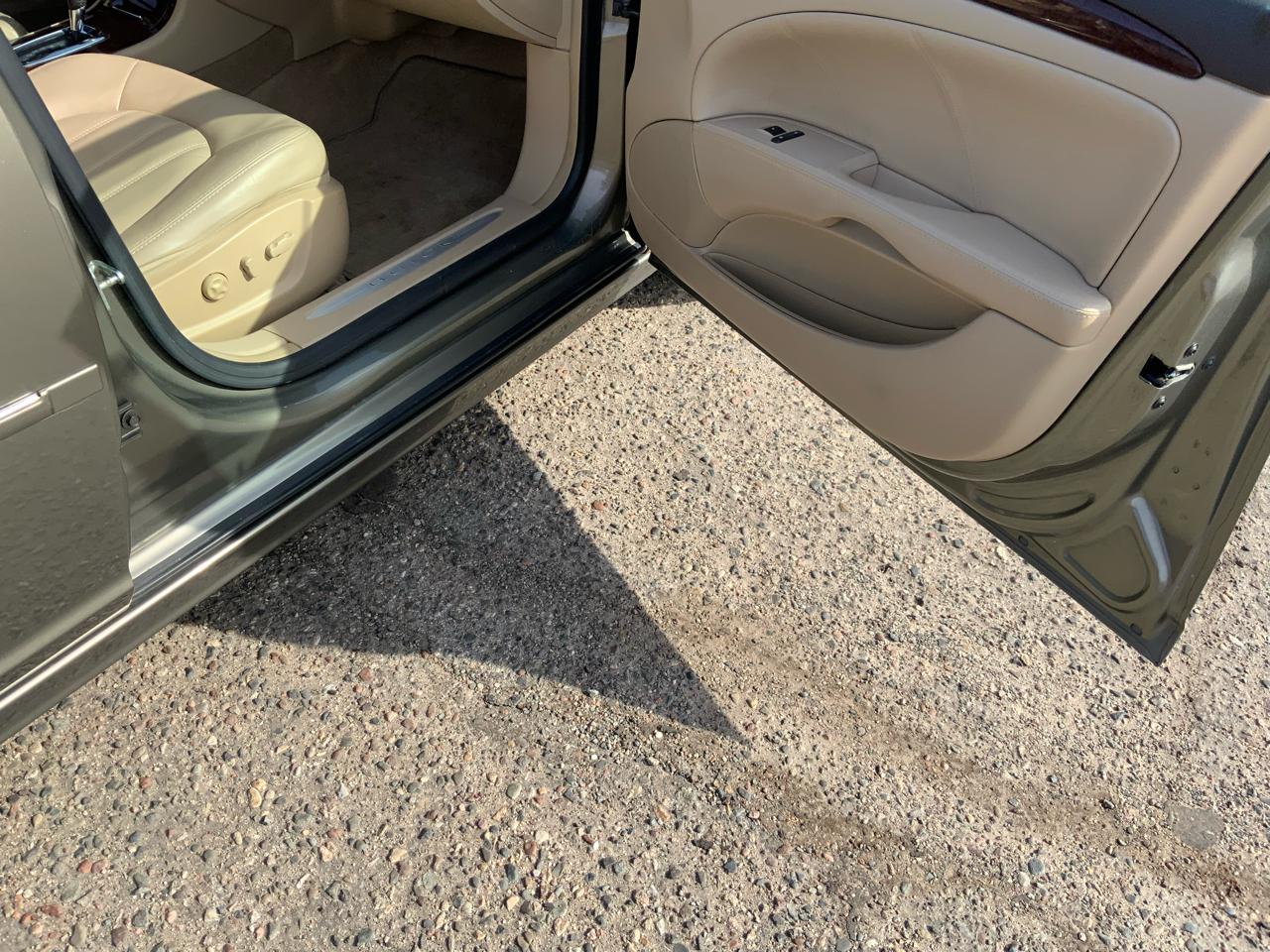 Buick Lucerne CXL 2011