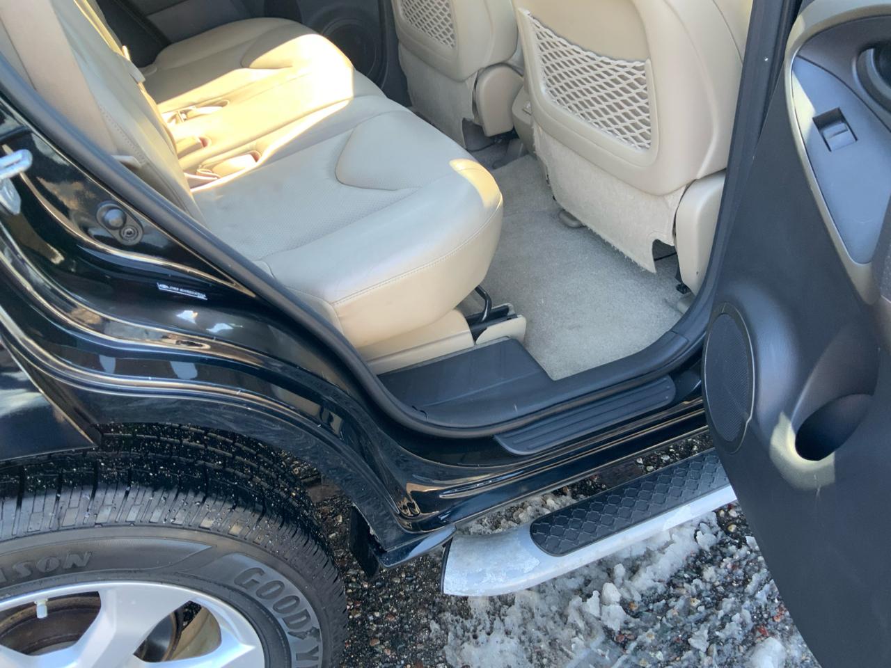 Toyota RAV4 Limited I4 4WD 2011