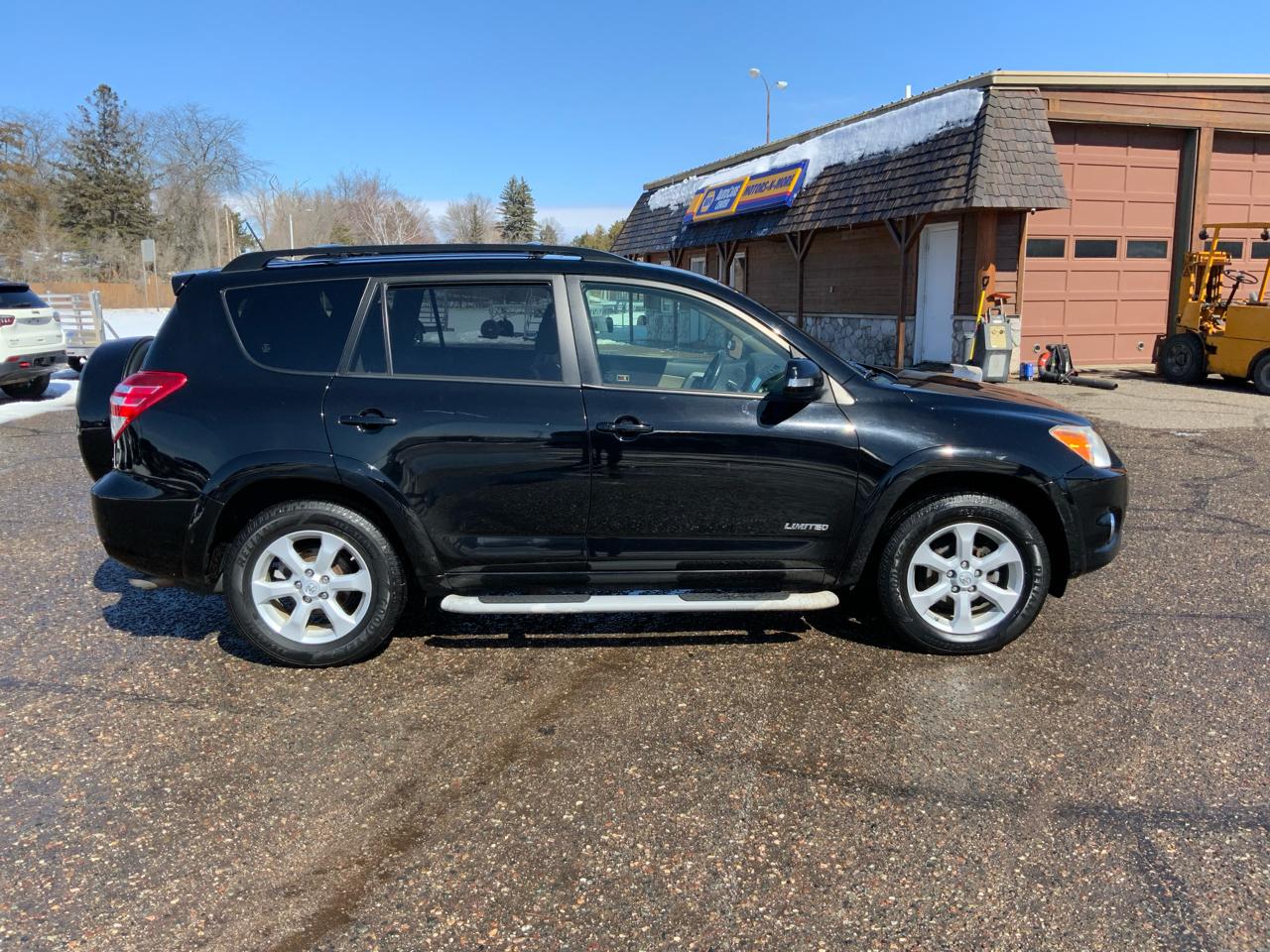 Toyota RAV4 Limited I4 4WD 2011