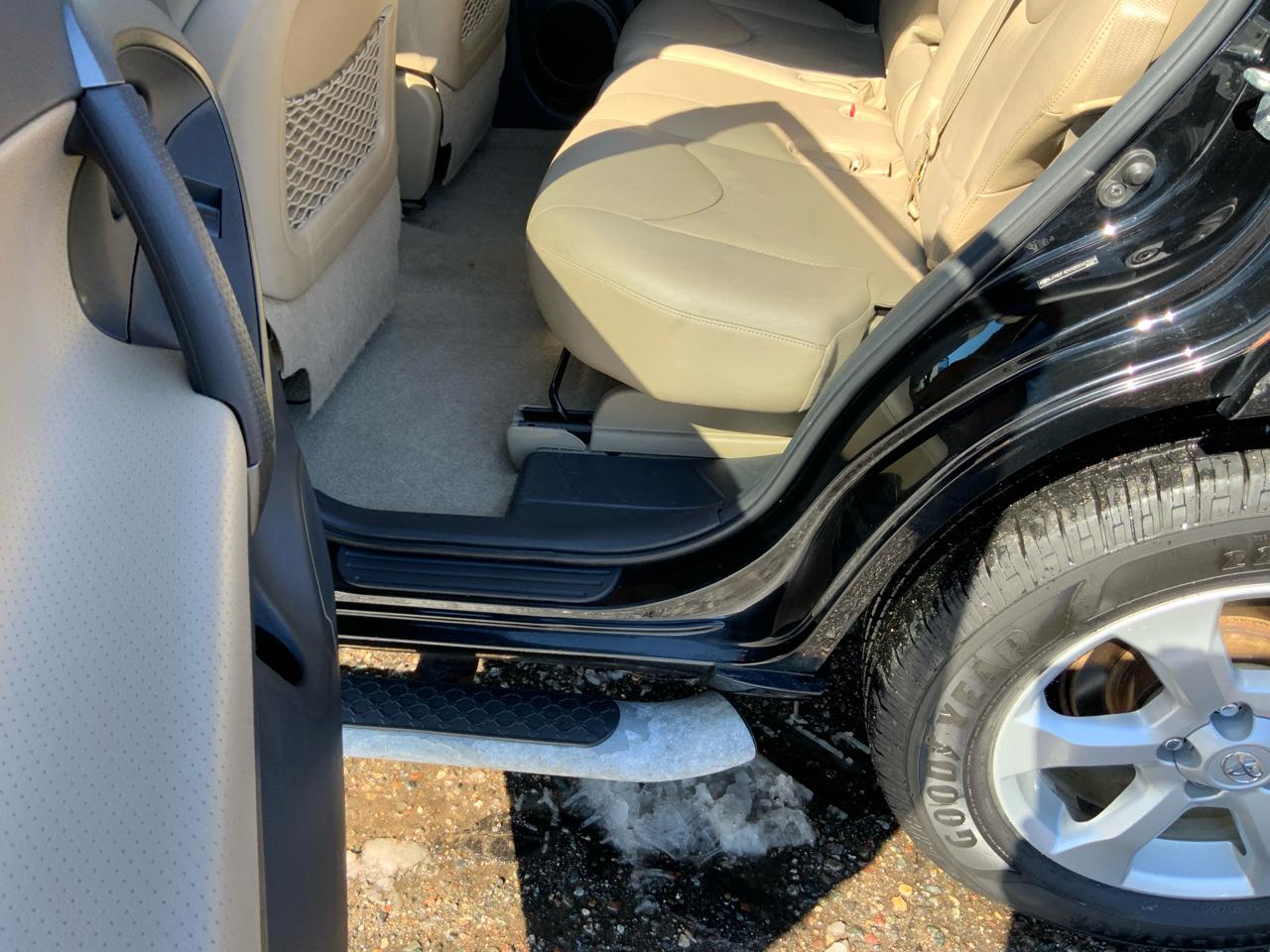 Toyota RAV4 Limited I4 4WD 2011