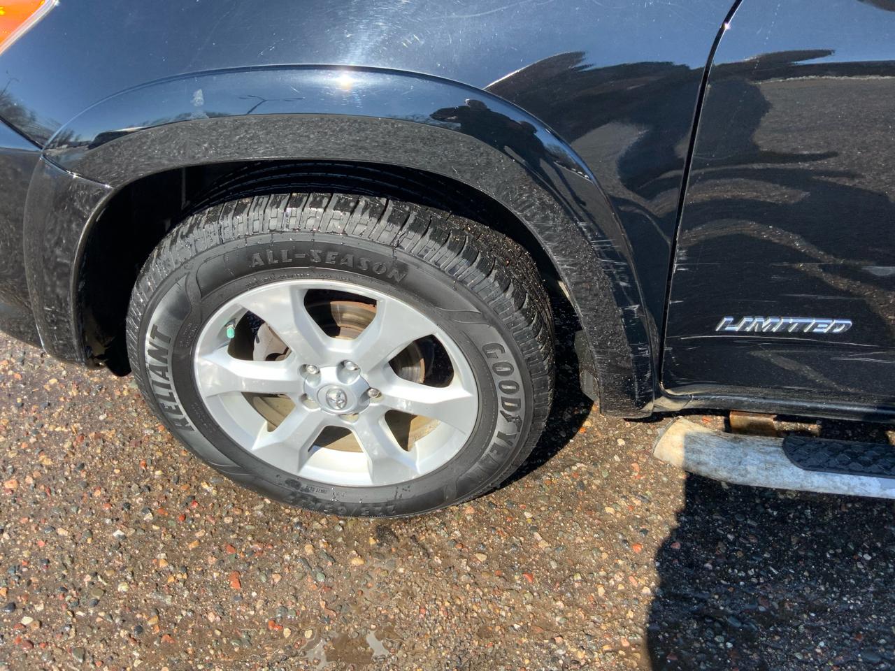 Toyota RAV4 Limited I4 4WD 2011