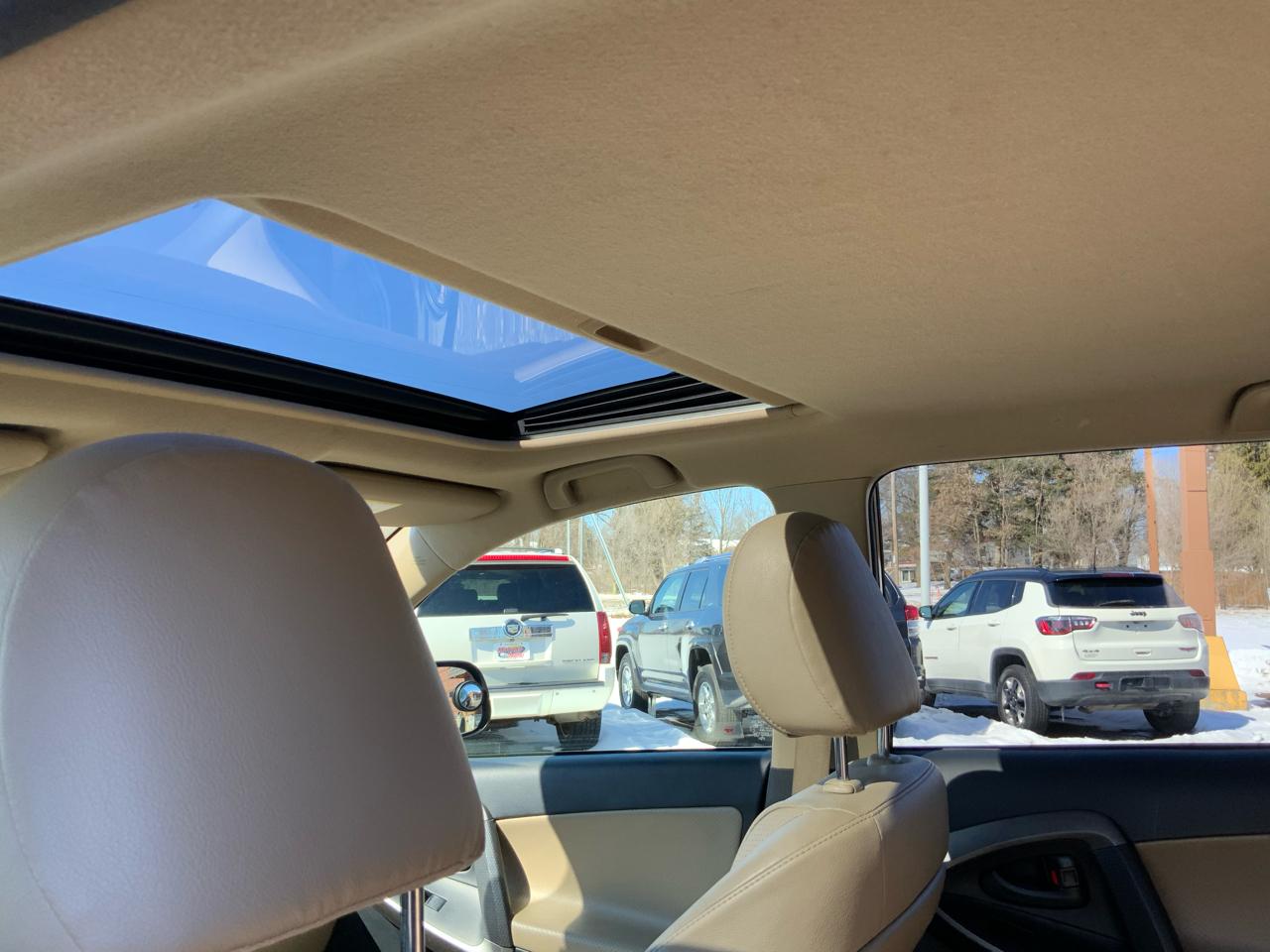 Toyota RAV4 Limited I4 4WD 2011