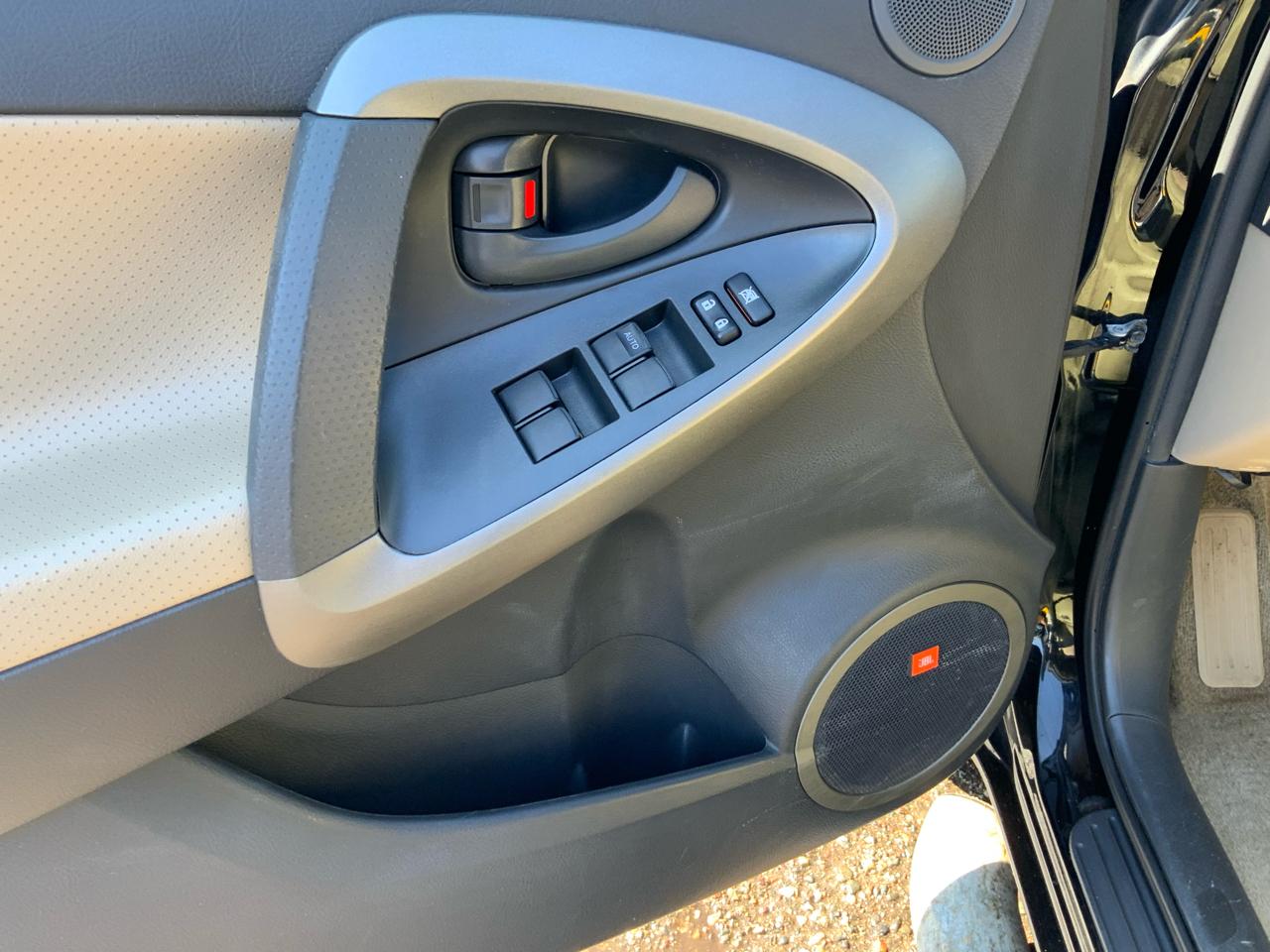 Toyota RAV4 Limited I4 4WD 2011