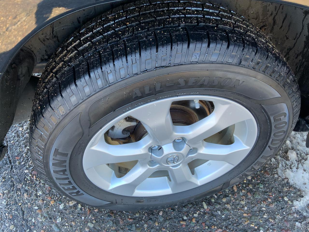 Toyota RAV4 Limited I4 4WD 2011