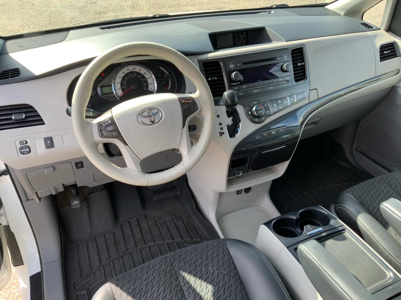 Toyota Sienna FWD 7-Passenger V6 2012