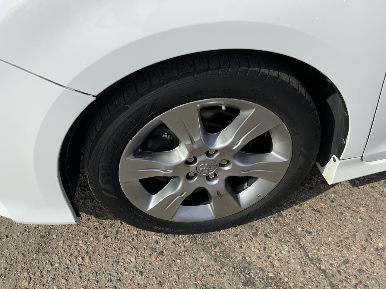 Toyota Sienna FWD 7-Passenger V6 2012