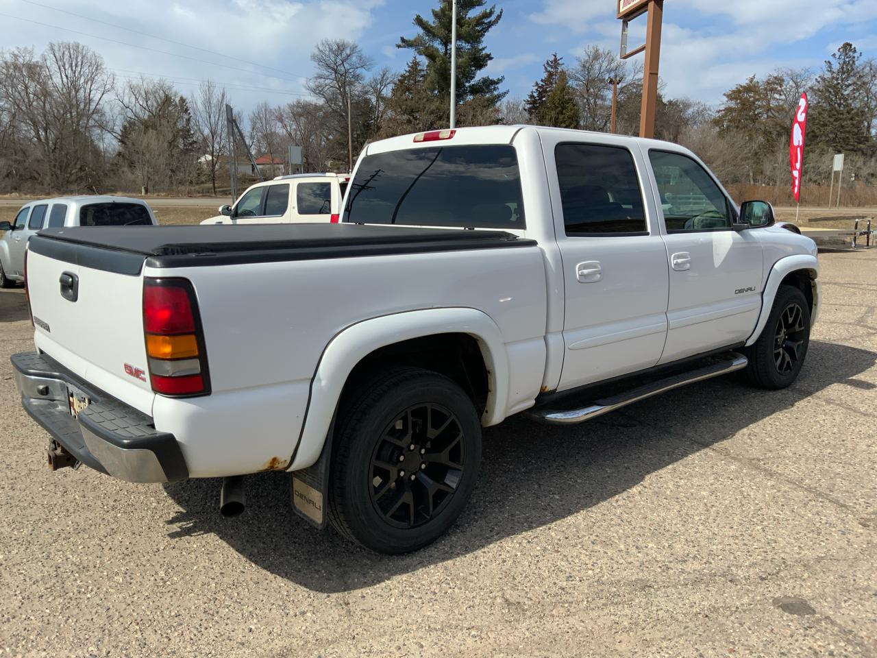 GMC Sierra 1500 Denali Crew Cab Short Bed 4WD 2005