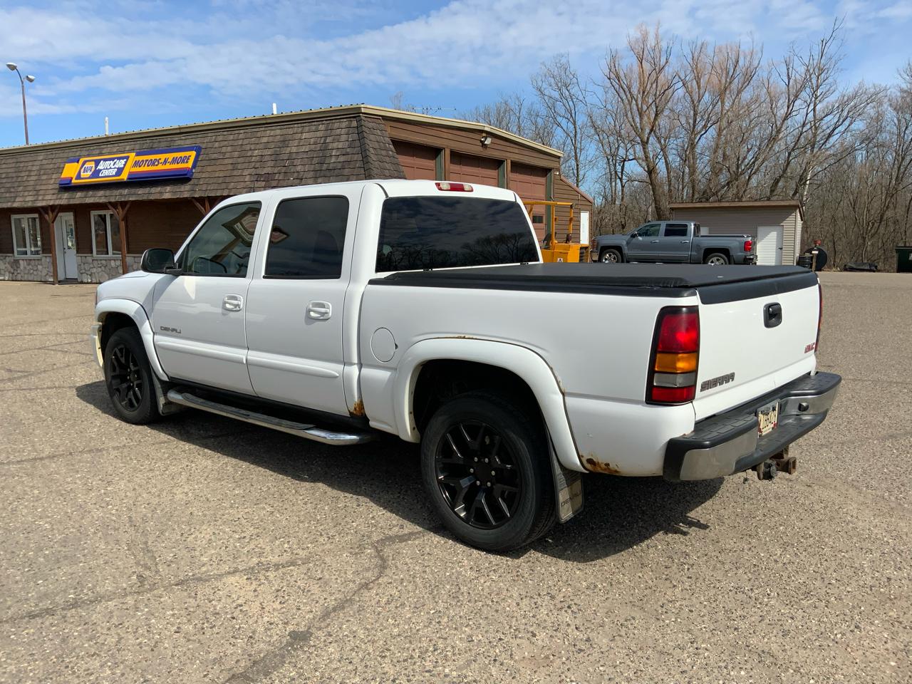 GMC Sierra 1500 Denali Crew Cab Short Bed 4WD 2005