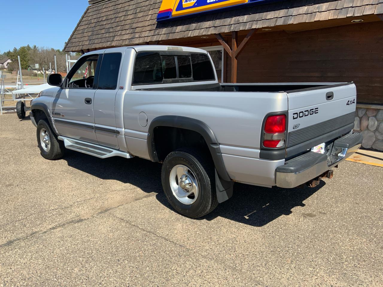 Dodge Ram 1500 Quad Cab Short Bed 4WD 2001