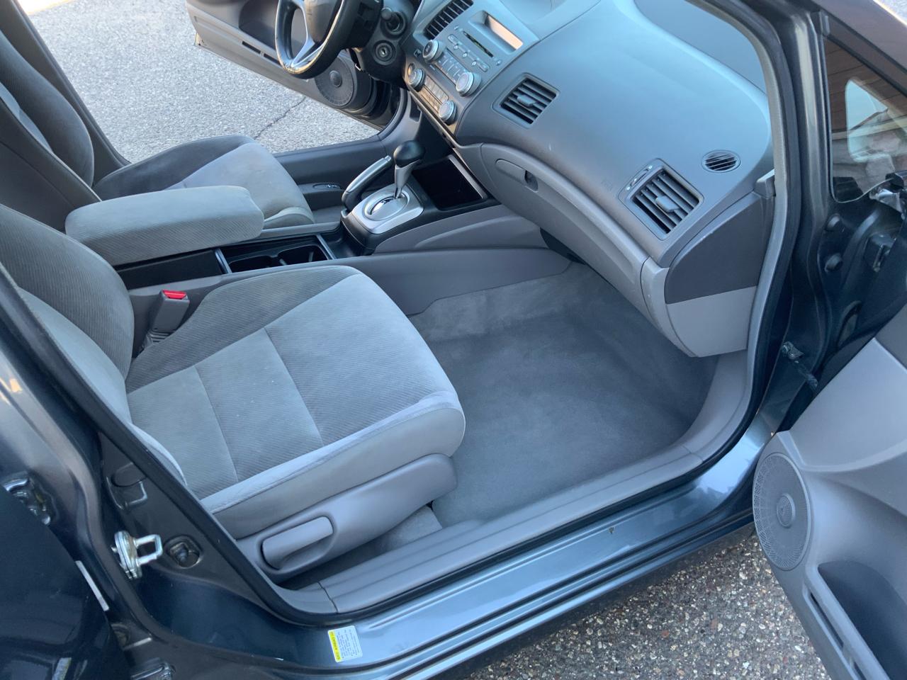 Honda Civic LX Sedan 5-Speed AT 2009