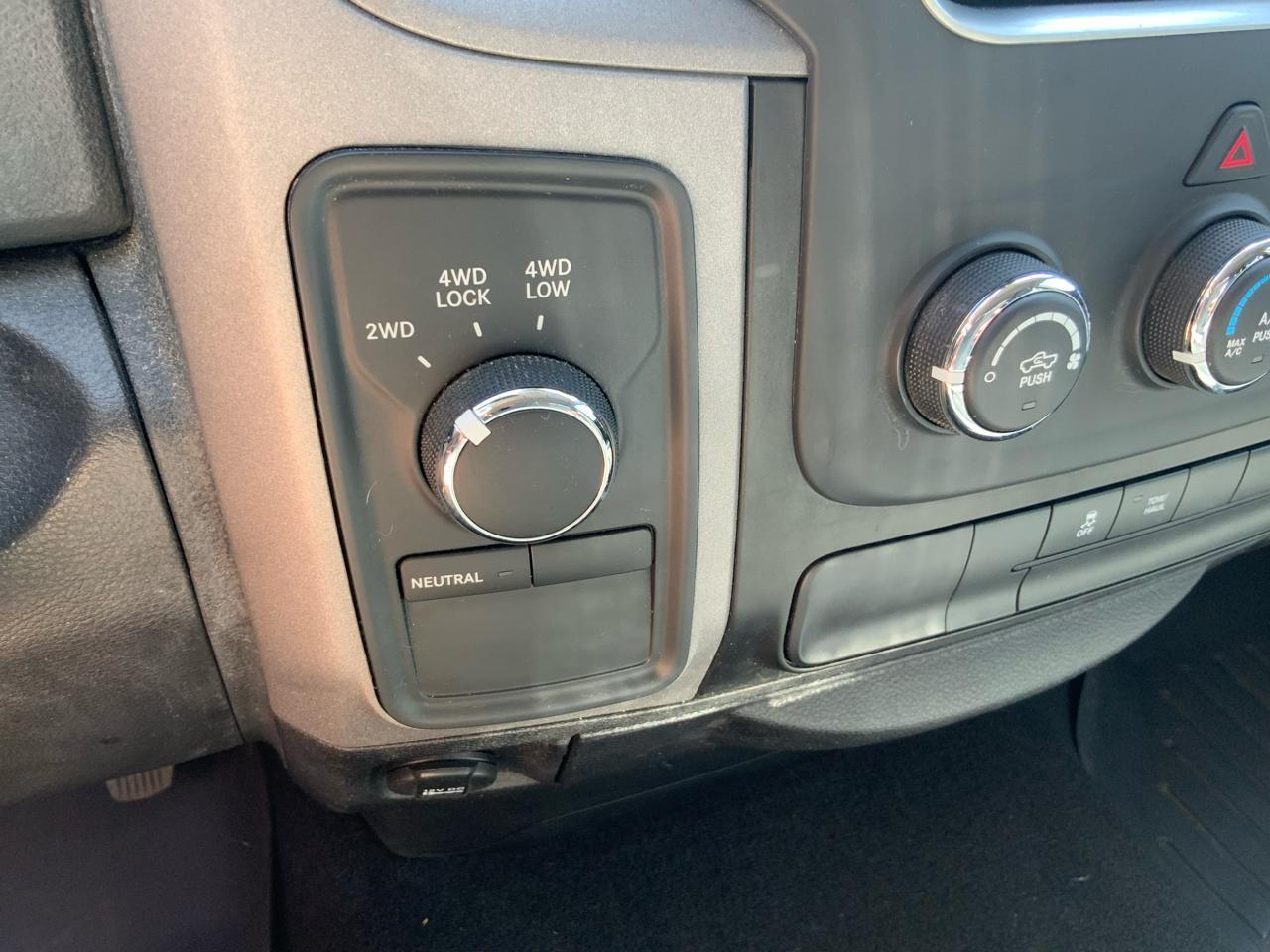 RAM 1500 Tradesman Quad Cab 4WD 2014