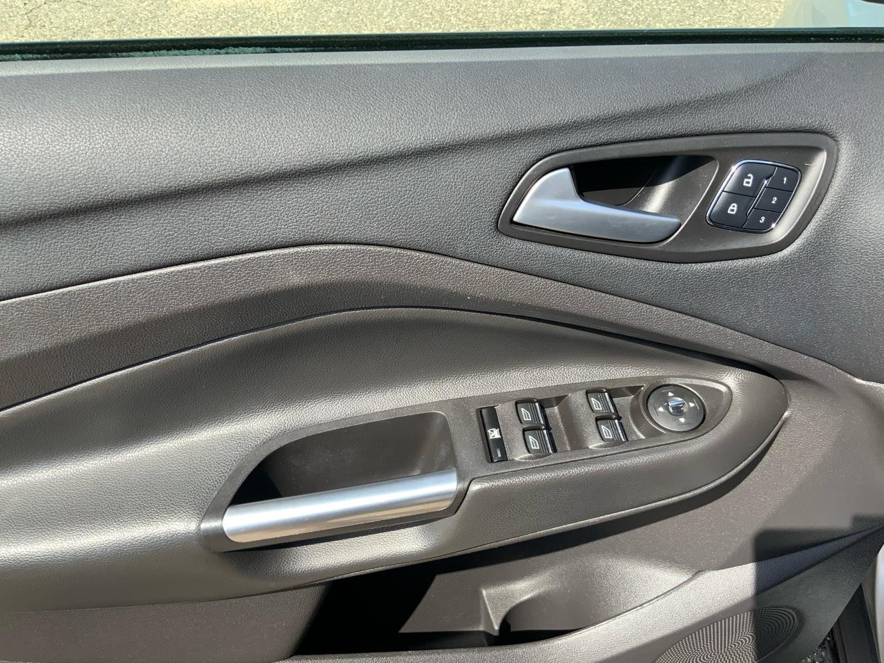 Ford Escape Titanium 4WD 2016