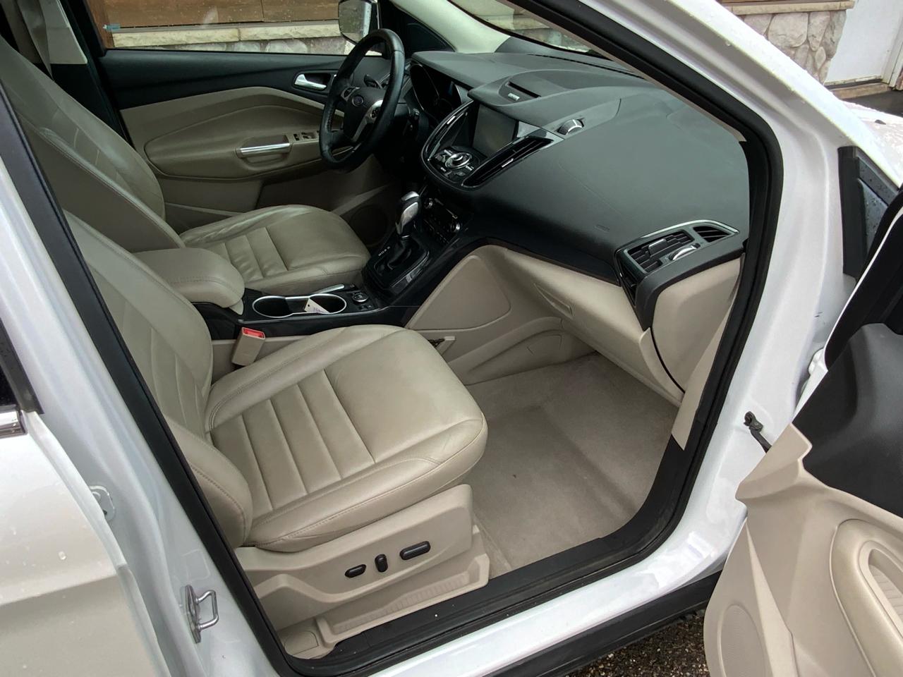 Ford Escape Titanium 4WD 2015