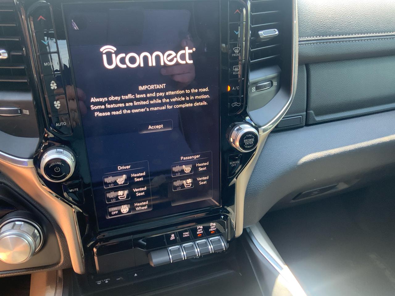 RAM 1500 Laramie Crew Cab SWB 4WD 2019