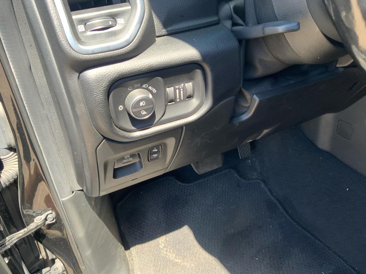 RAM 1500 Laramie Crew Cab SWB 4WD 2019