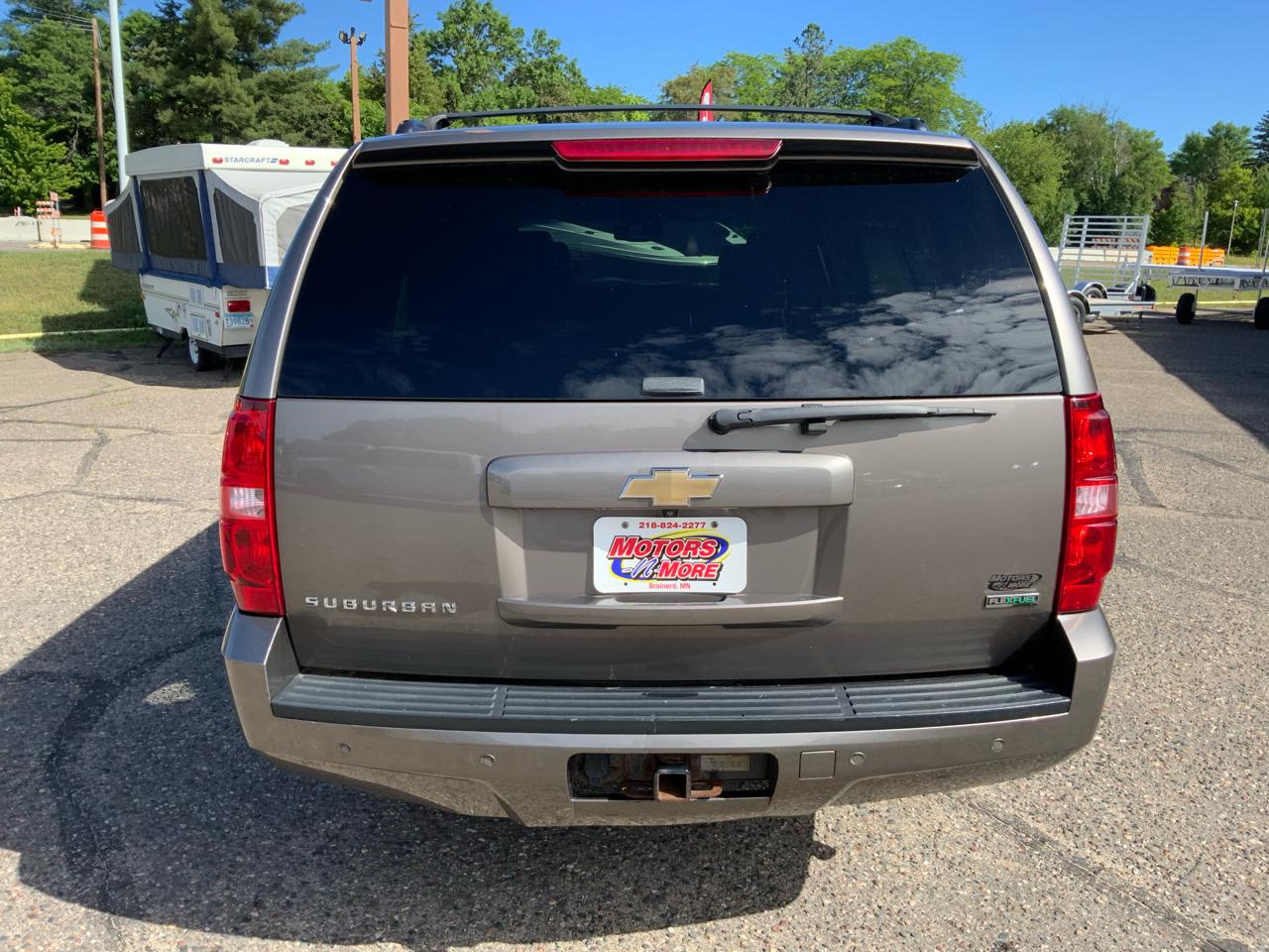 Chevrolet Suburban 1500 Z71 4D SUV 4WD 2011