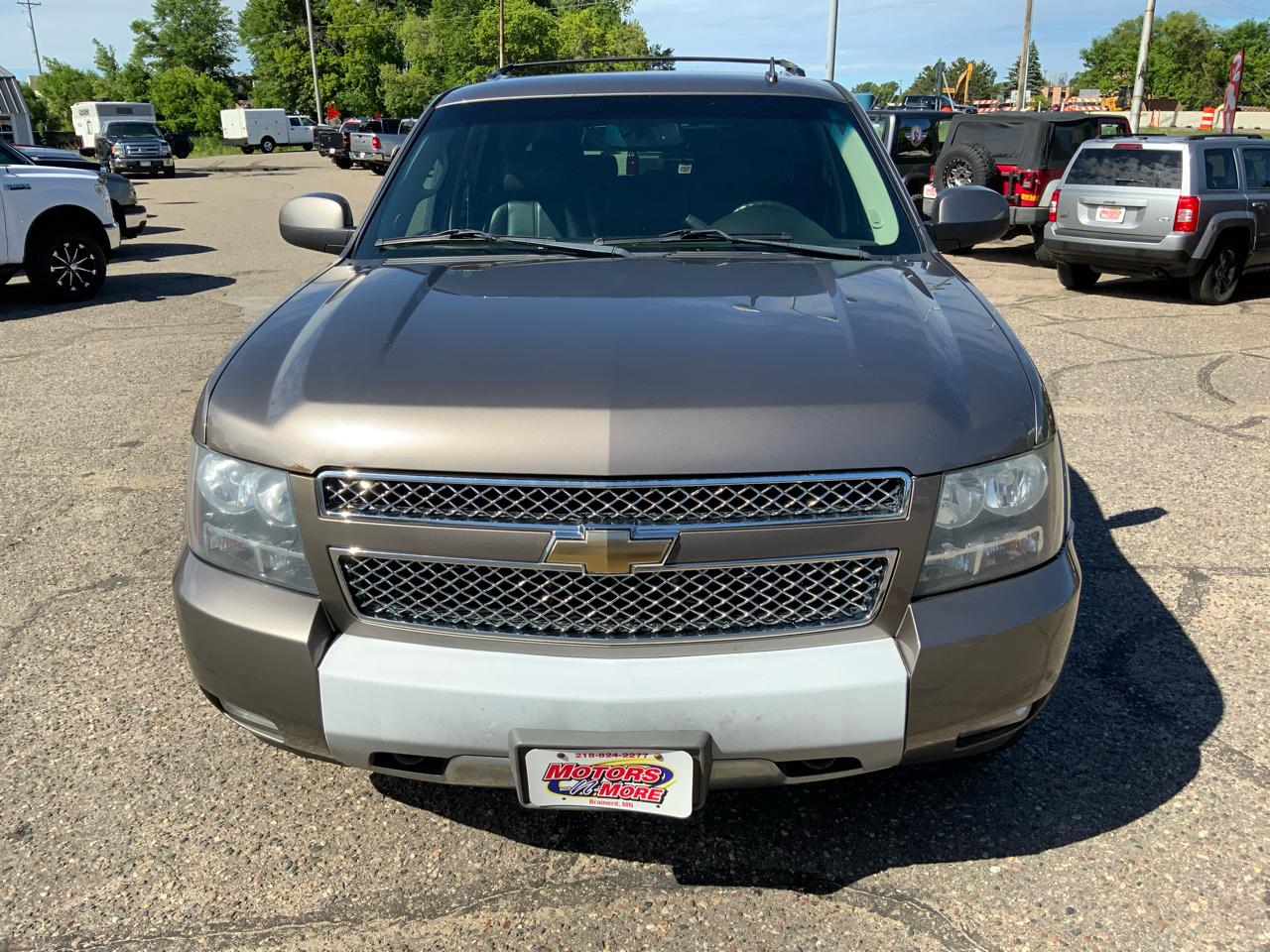 Chevrolet Suburban 1500 Z71 4D SUV 4WD 2011