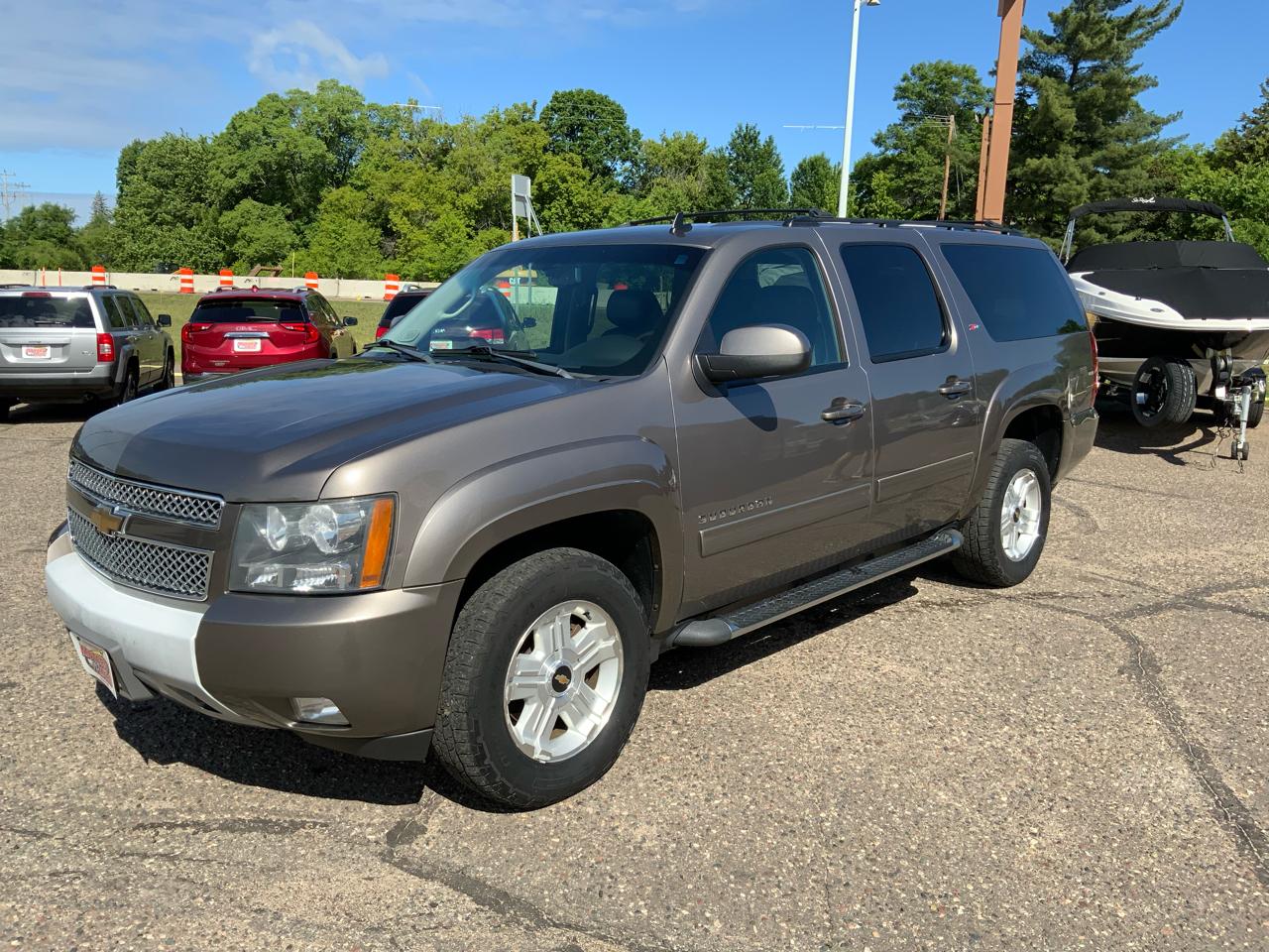 Chevrolet Suburban 1500 Z71 4D SUV 4WD 2011