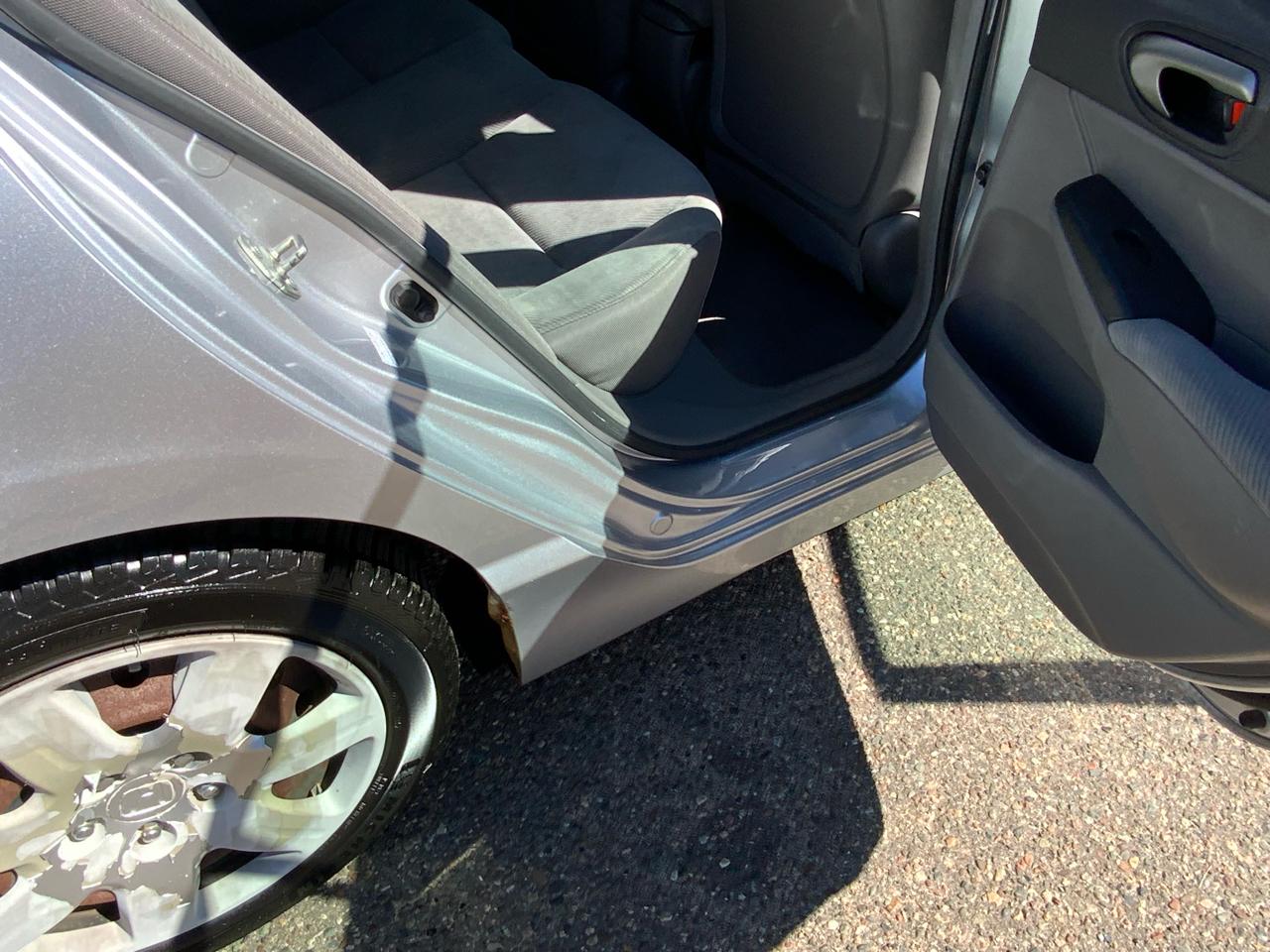 Honda Civic LX Sedan 5-Speed AT 2011