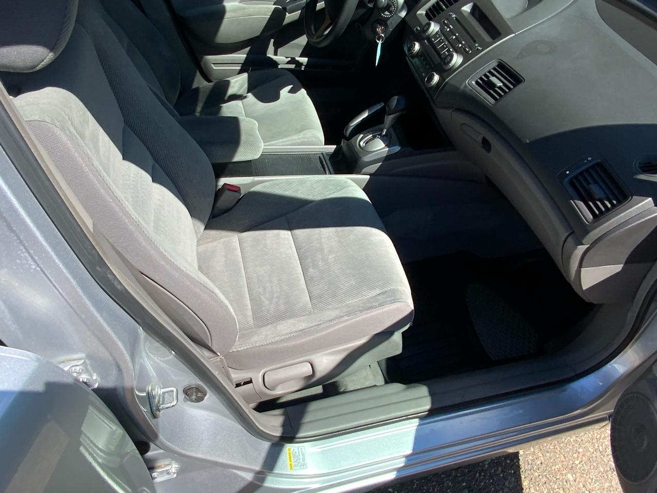 Honda Civic LX Sedan 5-Speed AT 2011