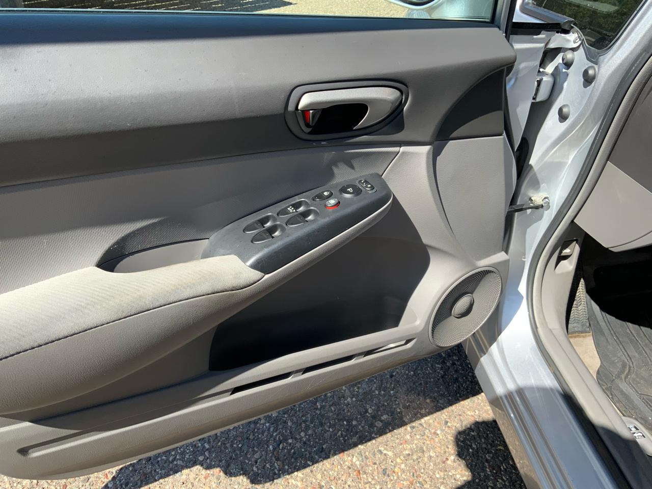 Honda Civic LX Sedan 5-Speed AT 2011