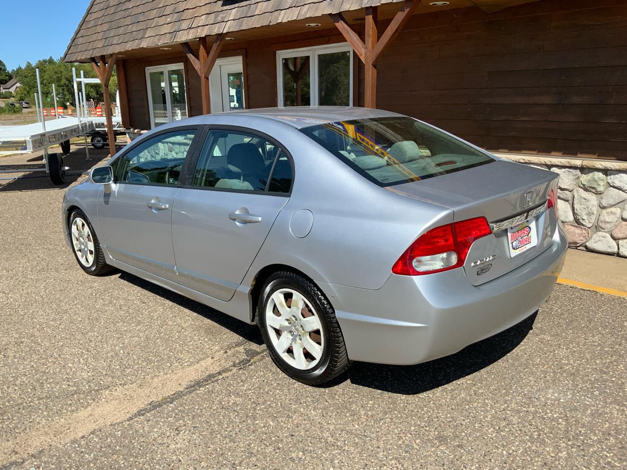 Honda Civic LX Sedan 5-Speed AT 2011
