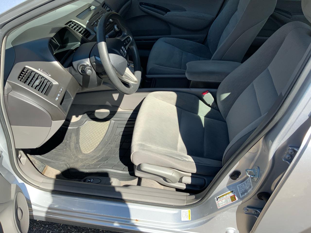 Honda Civic LX Sedan 5-Speed AT 2011
