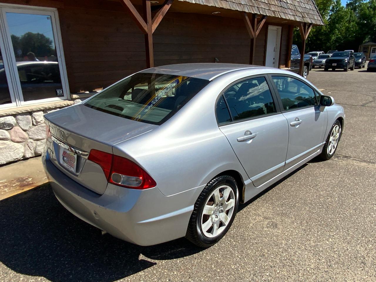 Honda Civic LX Sedan 5-Speed AT 2011