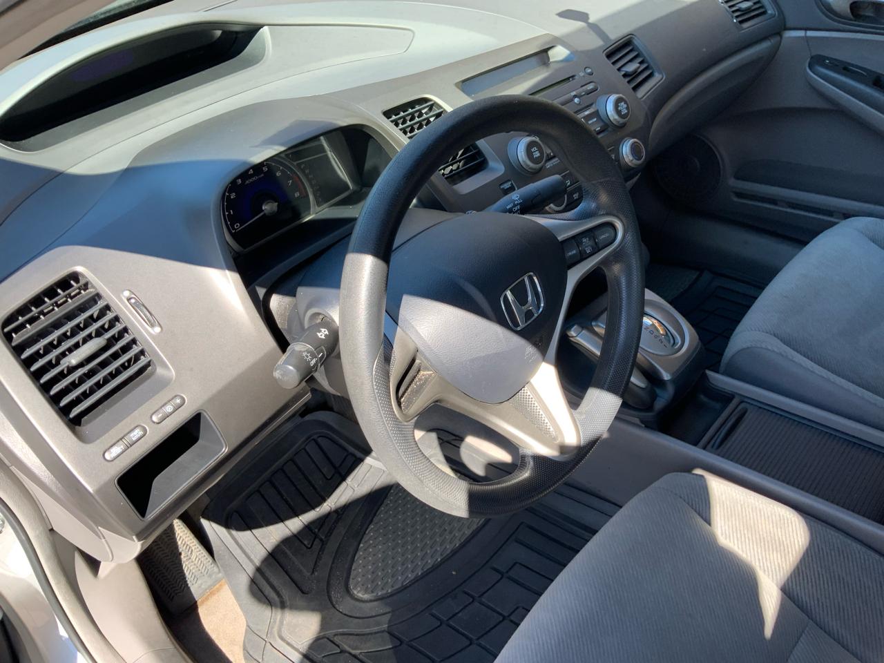 Honda Civic LX Sedan 5-Speed AT 2011