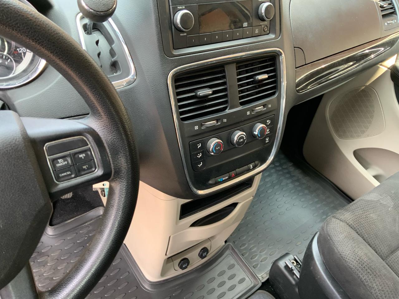 Dodge Grand Caravan SE 2013
