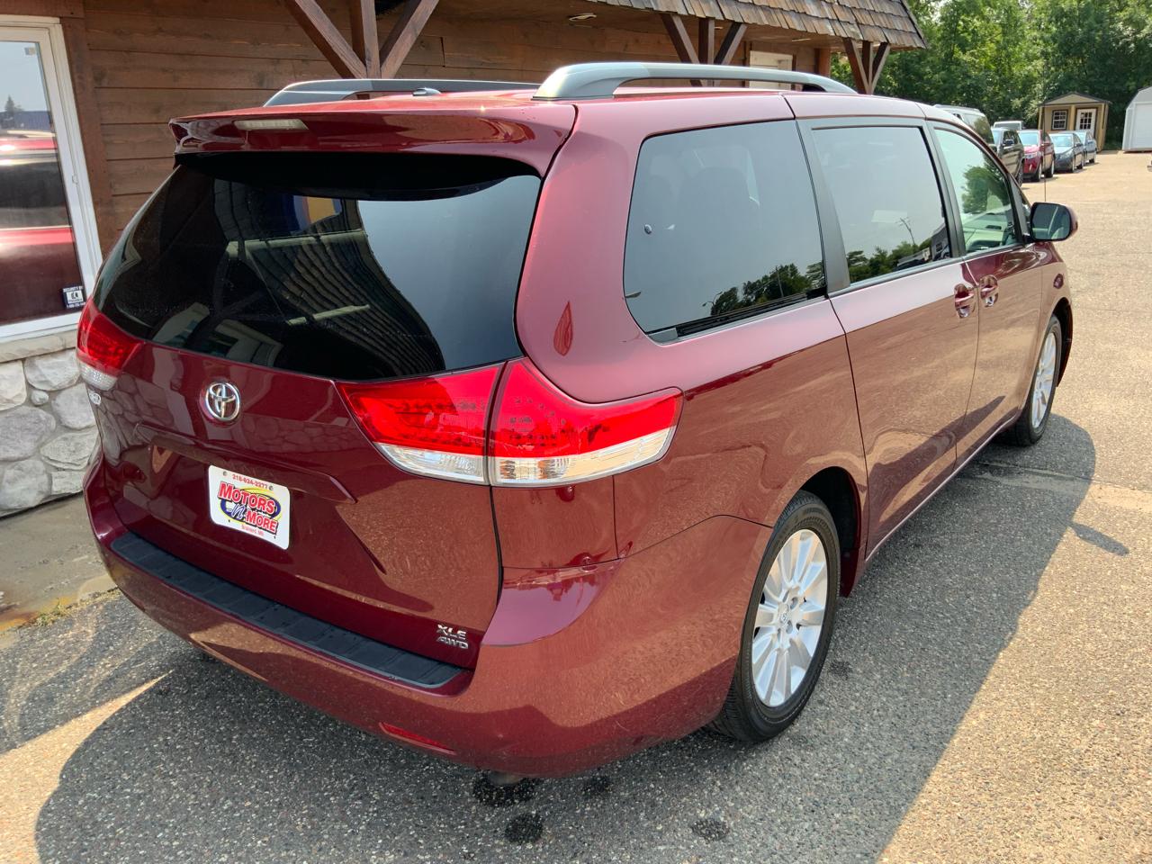 Toyota Sienna 5dr 7-Pass Van V6 XLE AWD (Natl) 2014