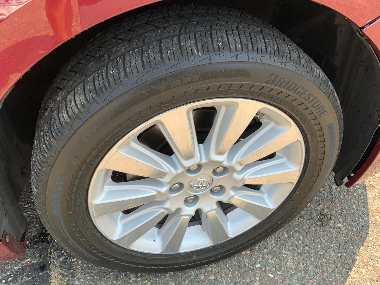 Toyota Sienna 5dr 7-Pass Van V6 XLE AWD (Natl) 2014