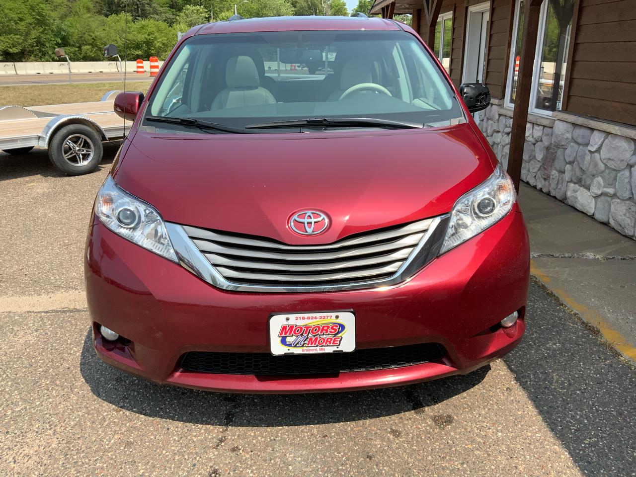 Toyota Sienna 5dr 7-Pass Van V6 XLE AWD (Natl) 2014