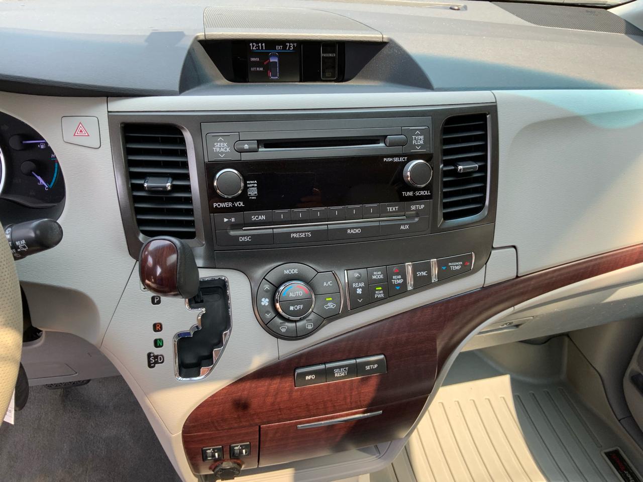 Toyota Sienna 5dr 7-Pass Van V6 XLE AWD (Natl) 2014